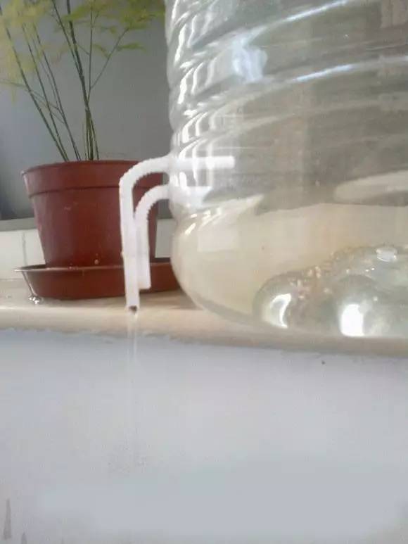 自制365天自动浇花神器,出差自制浇水神器