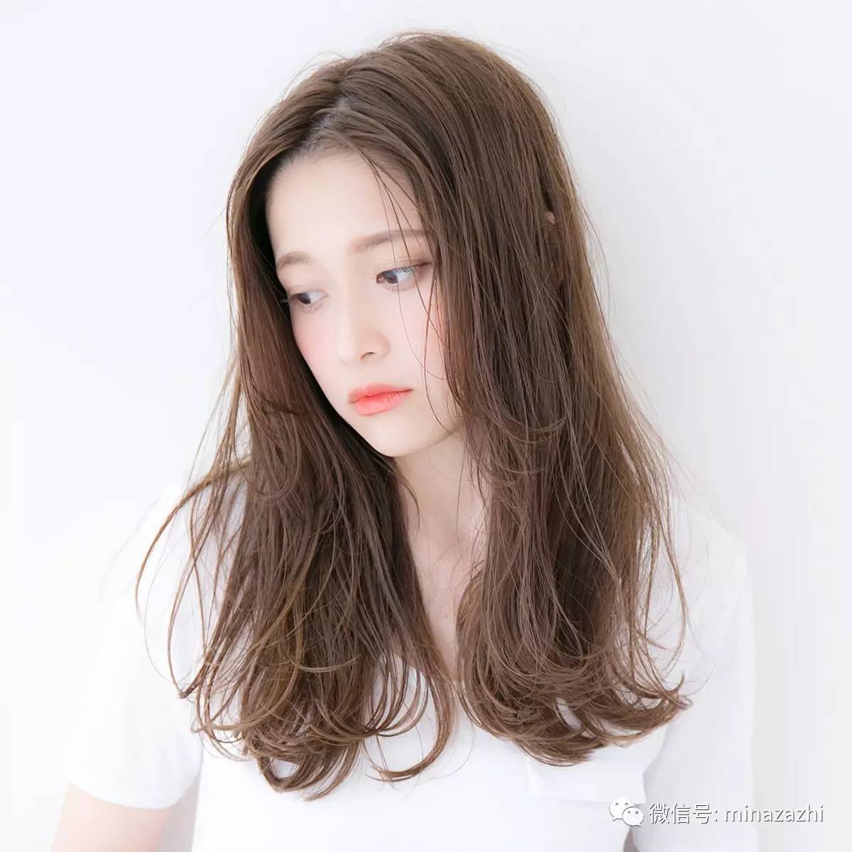 2022年最流行的发型长直发瓜子脸,2021年最流行的高颧骨发型中长发