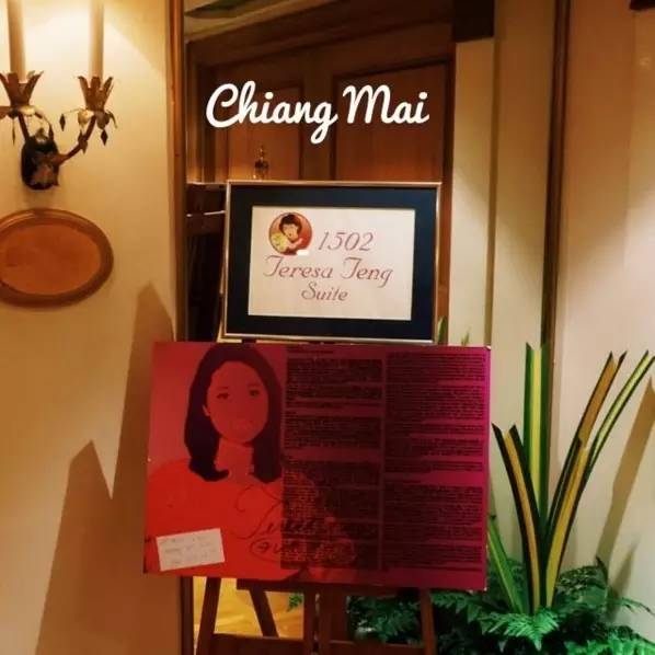 泰国清迈天灯节万盏天灯入夜空,清迈古城天灯