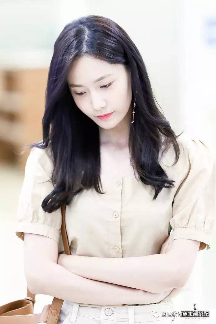 张雪迎短款服装搭配图,明星衣帽间宋祖儿