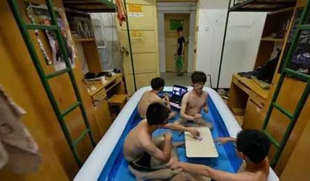 学校给每个教室装空调,学校装空调了冬天不再冷了