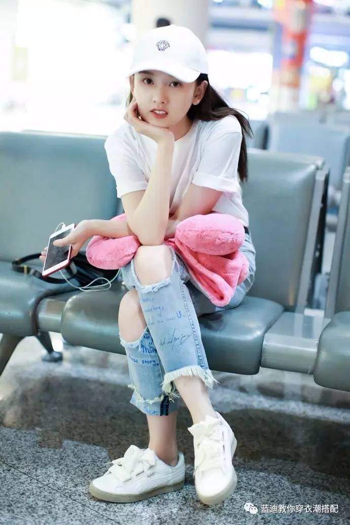 张雪迎短款服装搭配图,明星衣帽间宋祖儿