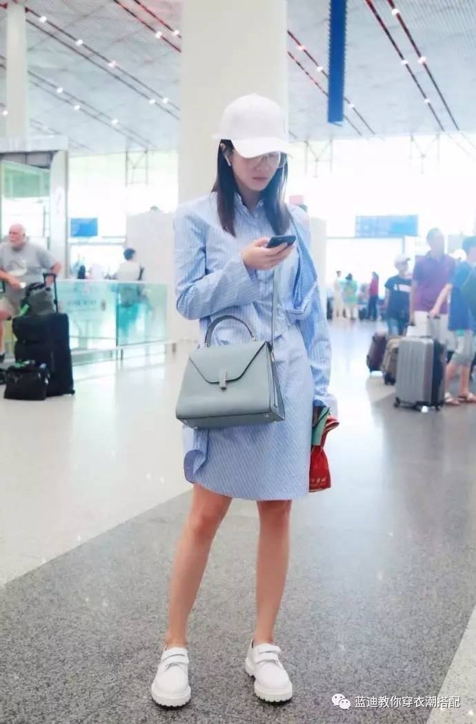 张雪迎短款服装搭配图,明星衣帽间宋祖儿