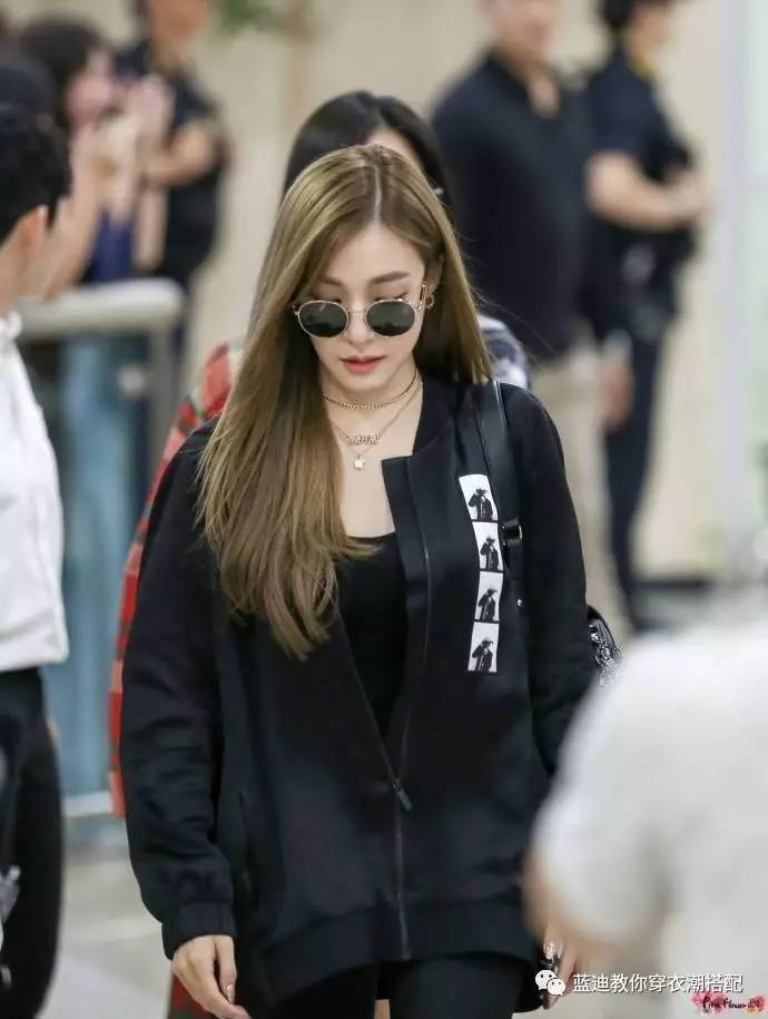 张雪迎短款服装搭配图,明星衣帽间宋祖儿