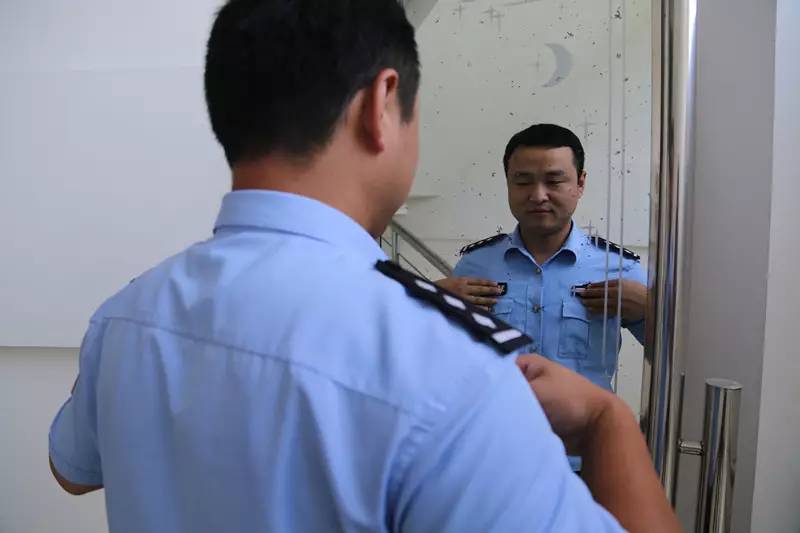 监狱民警的感人故事,微故事警察