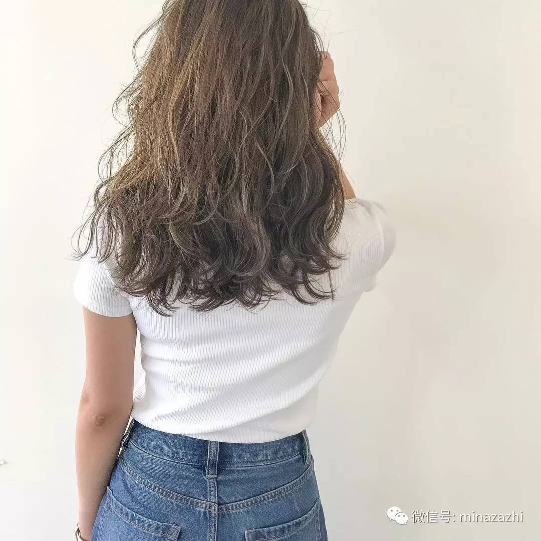 2022年最流行的发型长直发瓜子脸,2021年最流行的高颧骨发型中长发