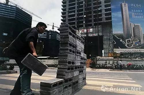 「带你看展览」街头、酒吧、工地…………没空间，大尾象是这样做展览的