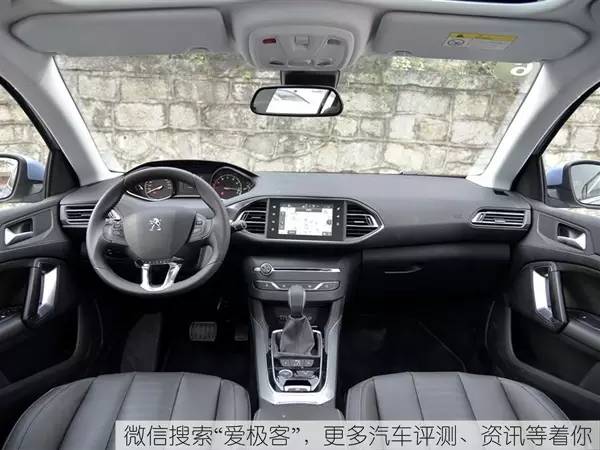 年轻人喜欢的两厢车,为什么年轻人喜欢两厢车