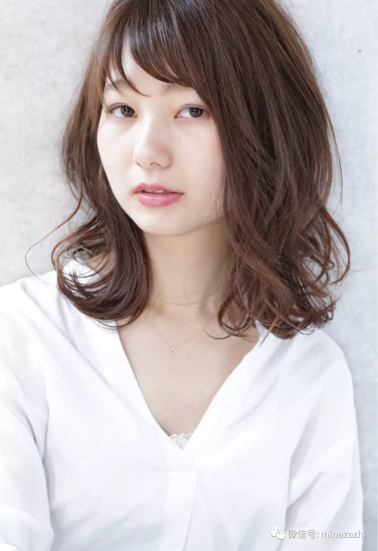 2022年最流行的发型长直发瓜子脸,2021年最流行的高颧骨发型中长发