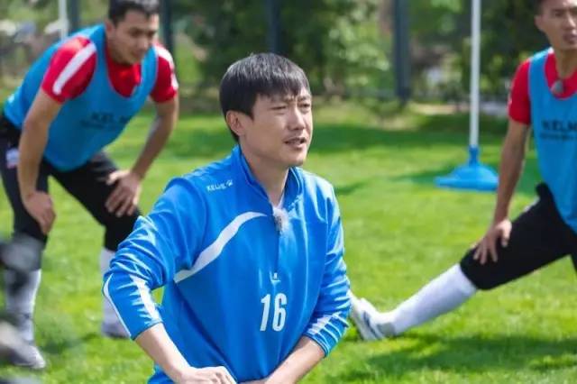 晋级总决赛的两支队伍谁强,晋级赛队伍剩下俩人