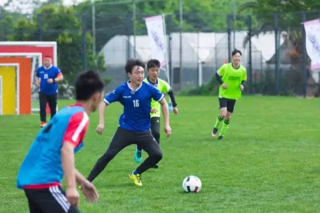 晋级总决赛的两支队伍谁强,晋级赛队伍剩下俩人