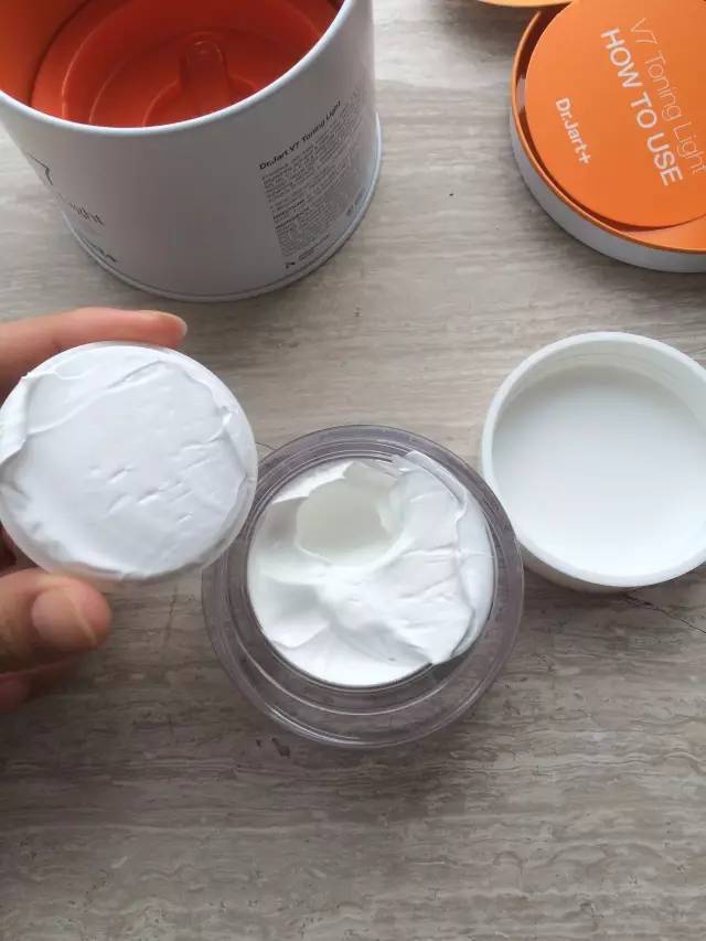 珂莱欧素颜霜和v7素颜霜,v7素颜霜和珀莱雅素颜霜哪个好用