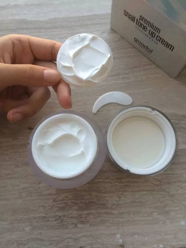 珂莱欧素颜霜和v7素颜霜,v7素颜霜和珀莱雅素颜霜哪个好用