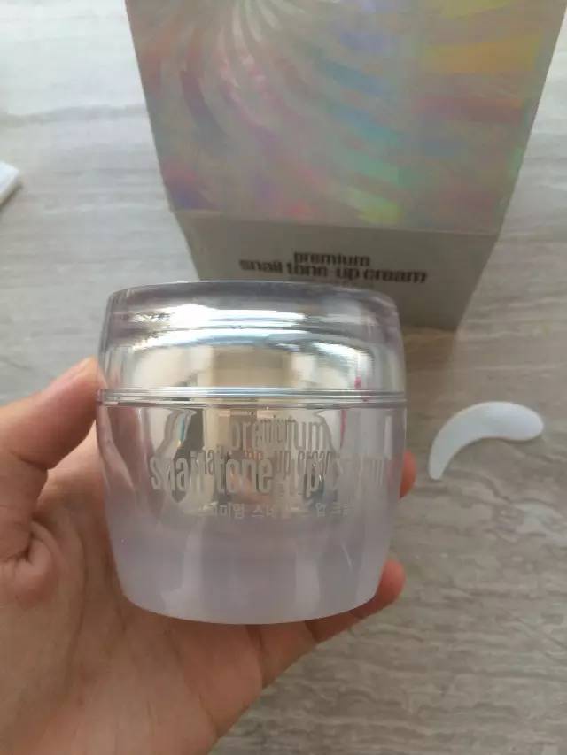 珂莱欧素颜霜和v7素颜霜,v7素颜霜和珀莱雅素颜霜哪个好用