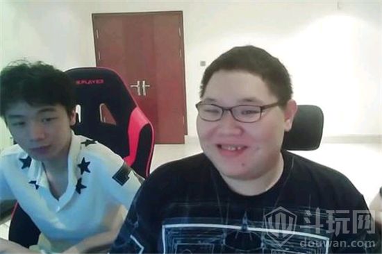 骚猪pdd打喷嚏视频,pdd自曝骚猪视频