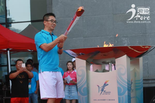 全运火炬传回西安奥体,全运火炬围观