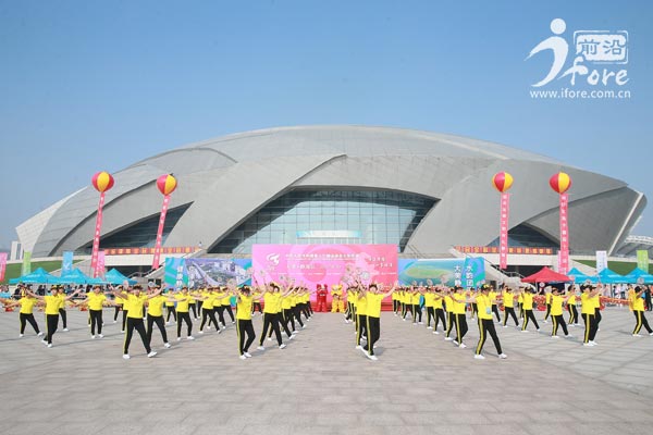 全运火炬传回西安奥体,全运火炬围观