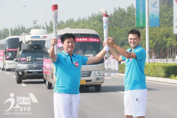 全运火炬传回西安奥体,全运火炬围观