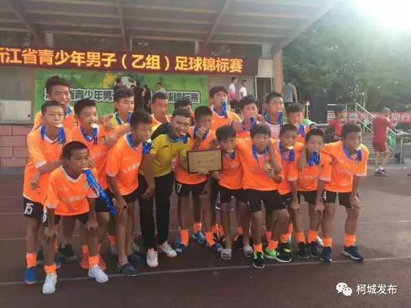 马拉多纳少年视频,马拉多纳少年时颠球视频集锦