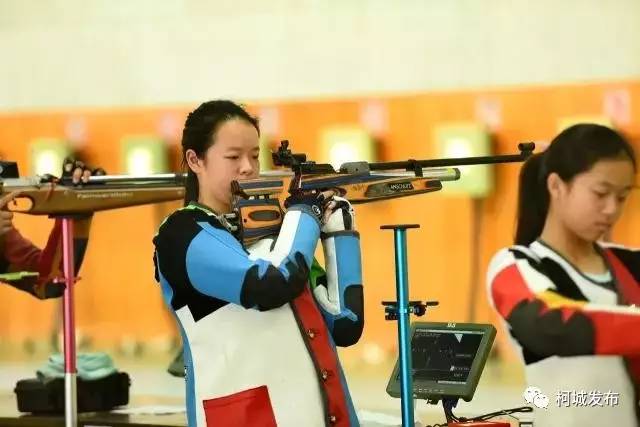 马拉多纳少年视频,马拉多纳少年时颠球视频集锦