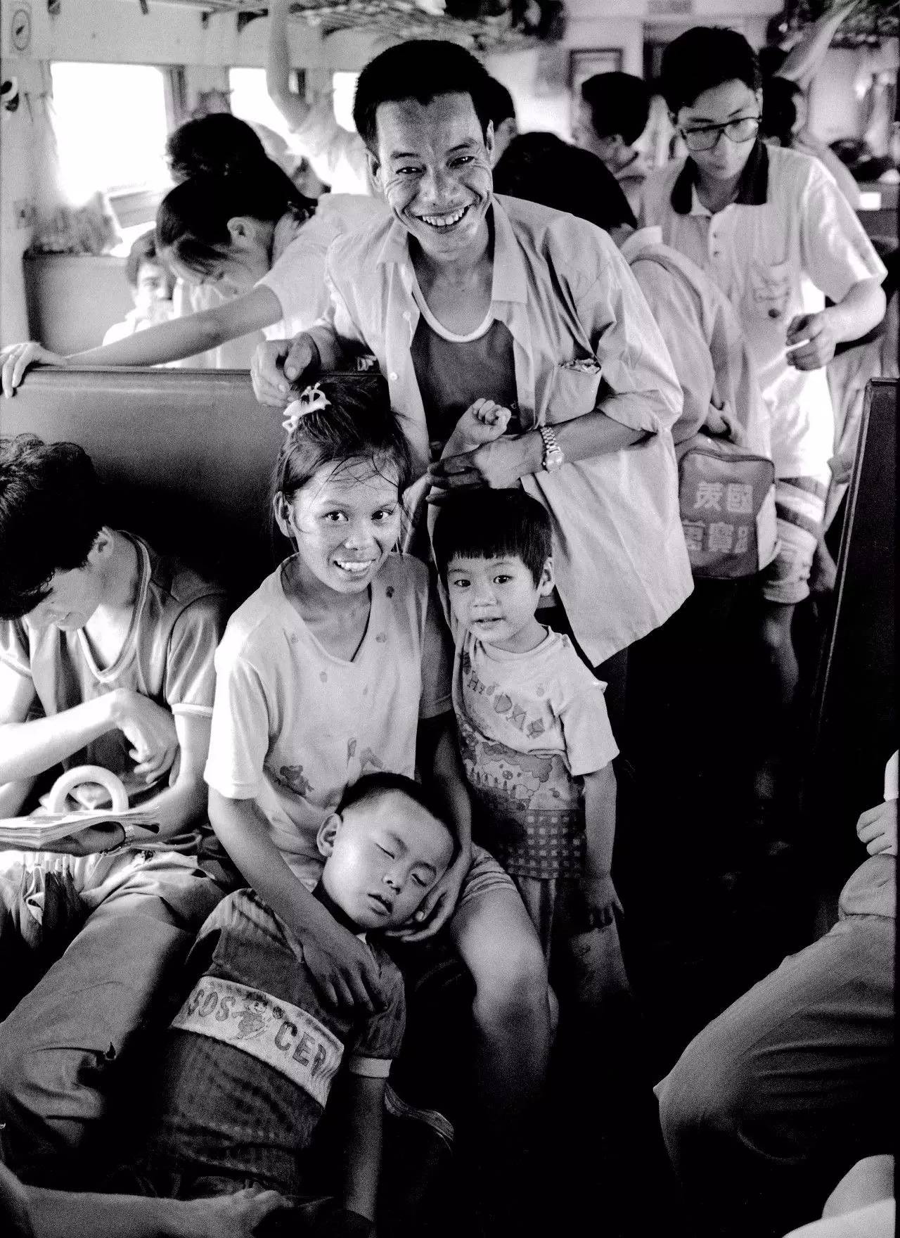 火车上吵闹原视频,火车上人声鼎沸视频