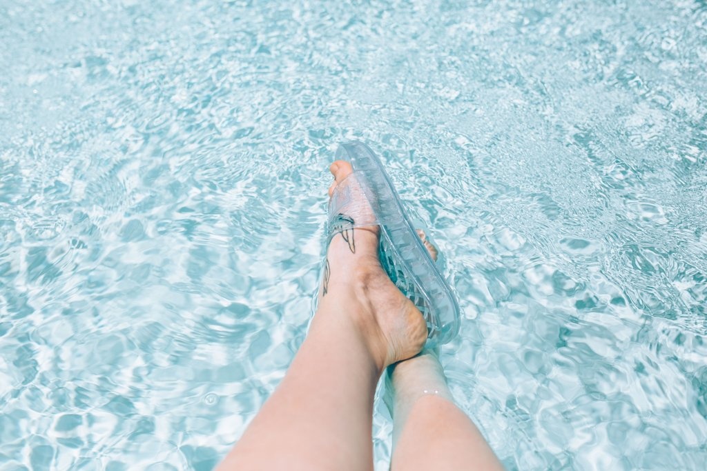 百搭拖鞋选哪一款便宜又好穿,好看又好穿还百搭还不发臭的拖鞋