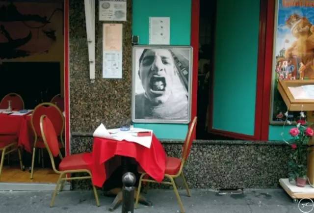 在墙壁上乱涂乱画的现象,为什么有些人喜欢在纸上乱涂乱画