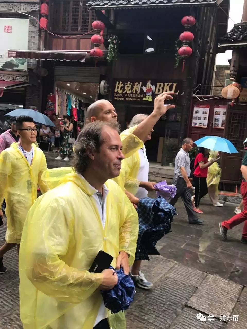 菲戈来凯里踢足球,世界足球先生路易斯菲戈