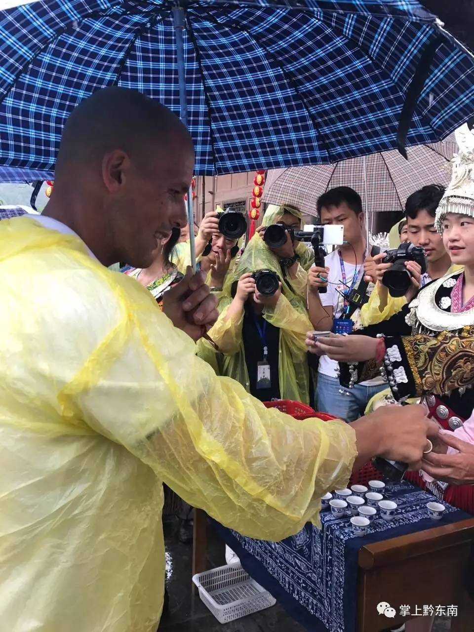 菲戈来凯里踢足球,世界足球先生路易斯菲戈