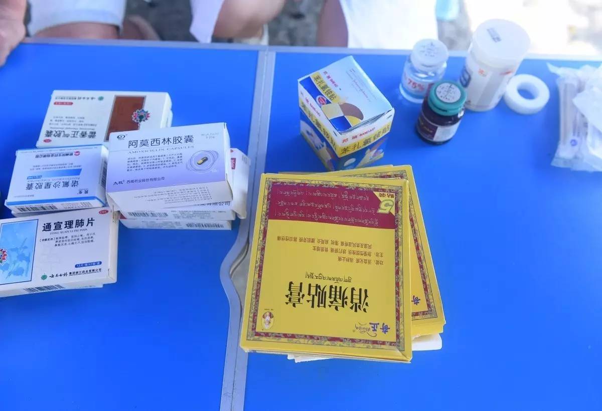 致敬白衣天使为逆行的勇士们祈福,致敬为我们守护的医护人员