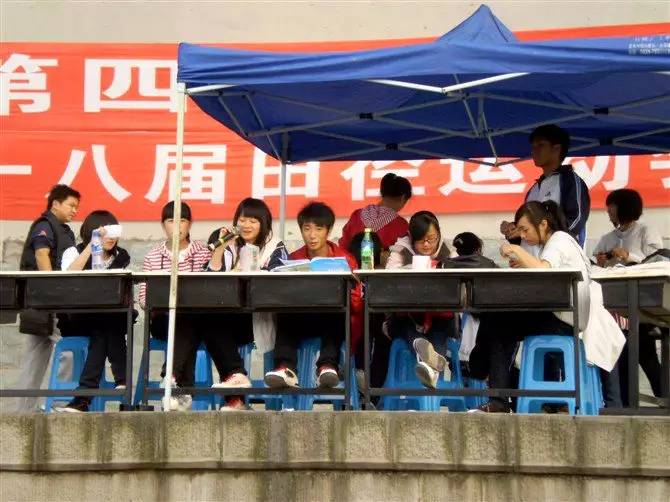 新宜宾三中,谢谢你三个字的歌词