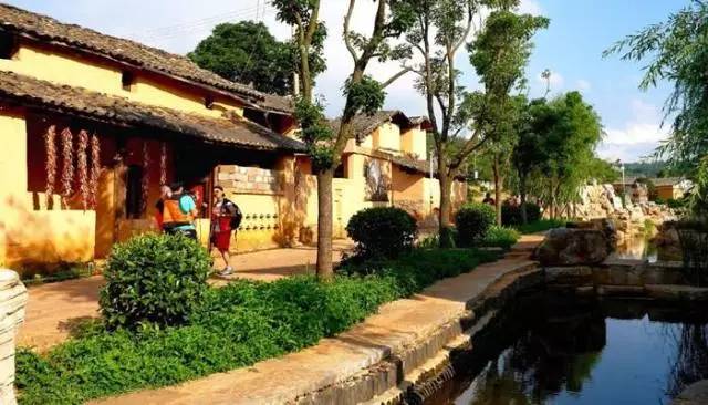 东风韵和可邑小镇哪个好玩,可邑民族文化生态旅游村