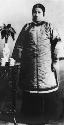 是谁成就了这个影响三代国家领袖的传奇家族？