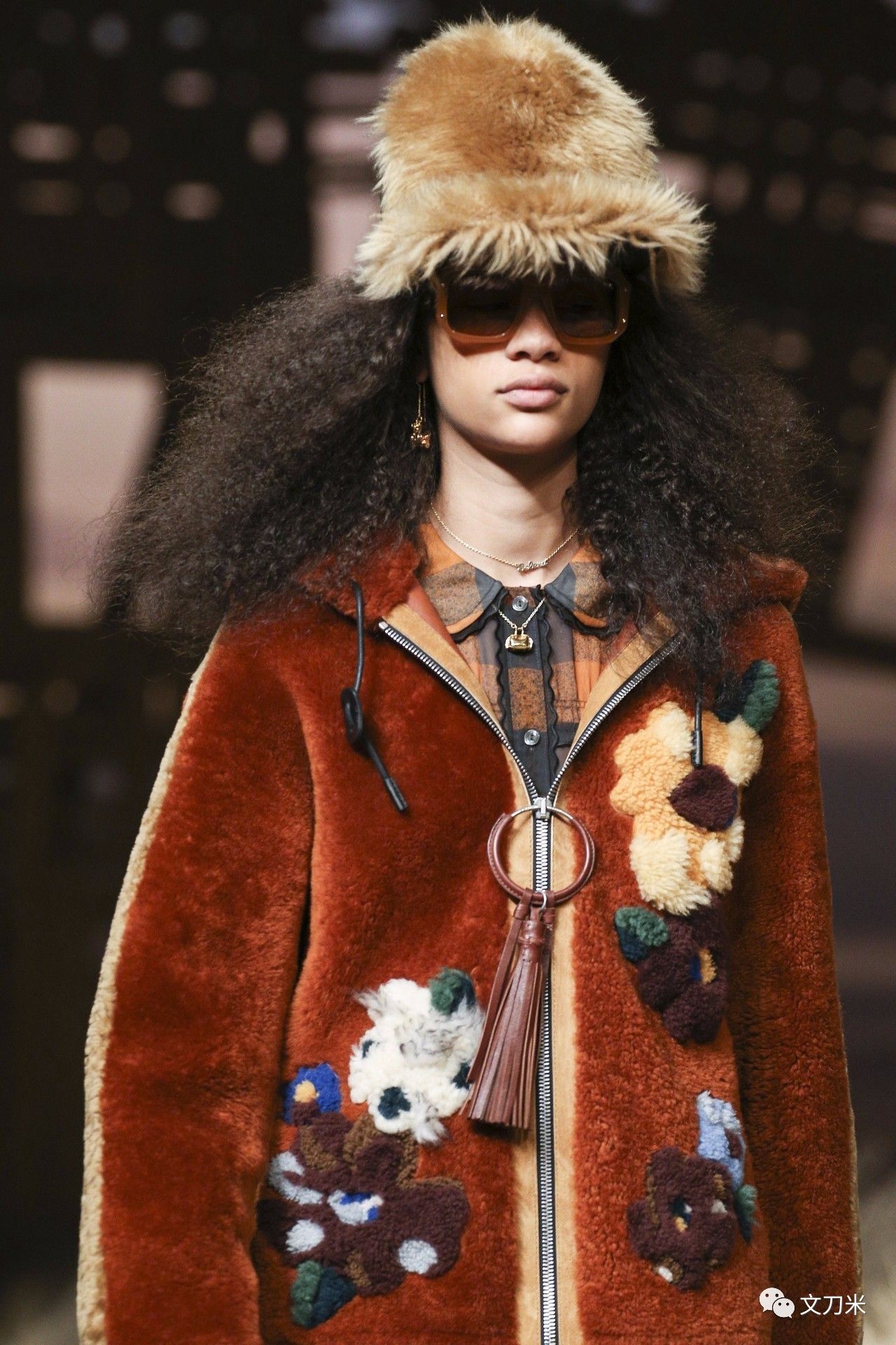 MK包包，曾经的王者光荣如今“农药”，Coach在丛中笑