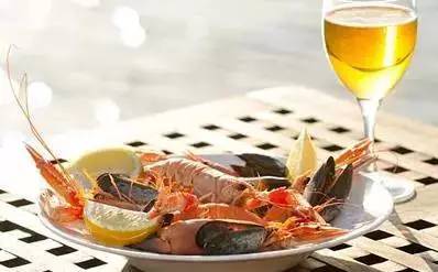 为什么说痛风的不能吃羊肉,为何说痛风的人不能喝酒