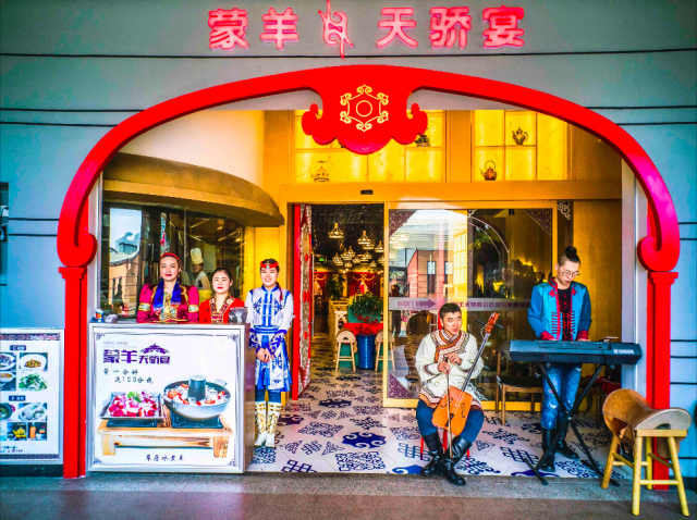 歪？别的小朋友都去吃好吃的了，你啥时候带我去啊？