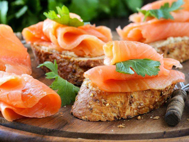 歪？别的小朋友都去吃好吃的了，你啥时候带我去啊？