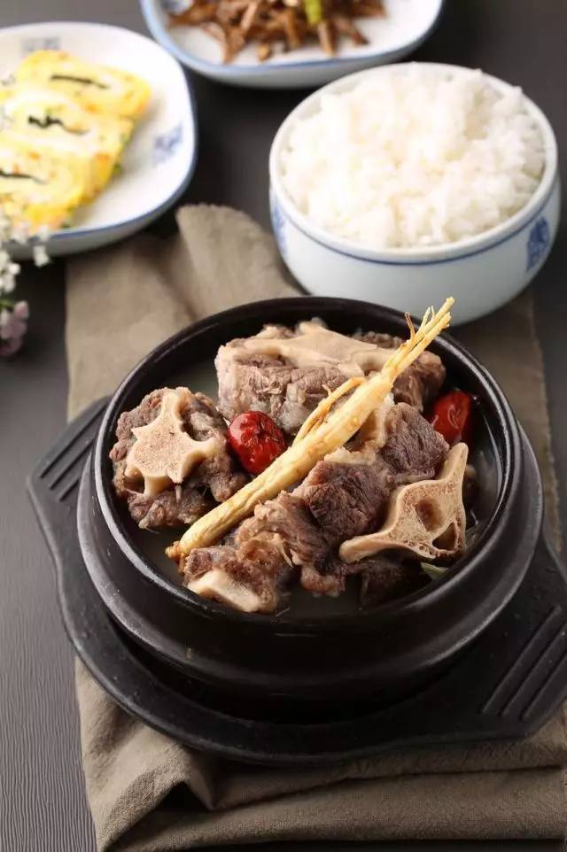 歪？别的小朋友都去吃好吃的了，你啥时候带我去啊？