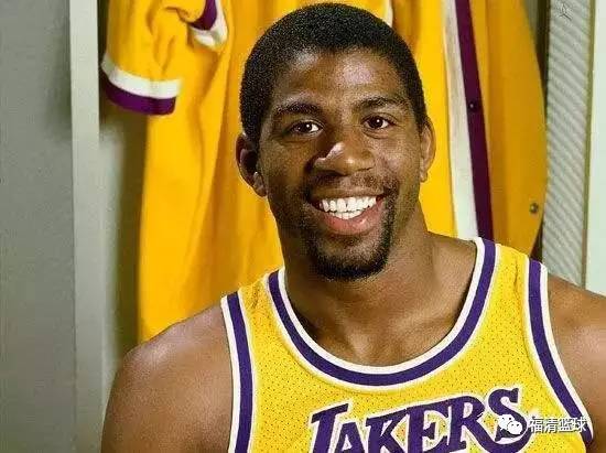 篮球位置1-5号位代表球员,篮球四号位的战术地位