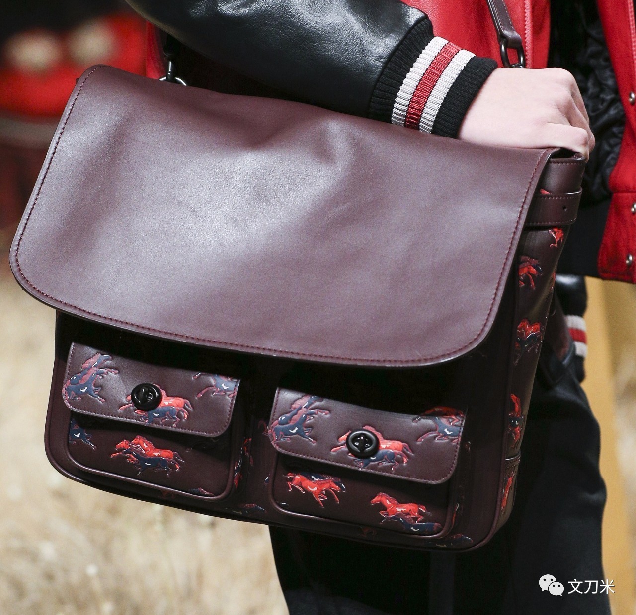 MK包包，曾经的王者光荣如今“农药”，Coach在丛中笑