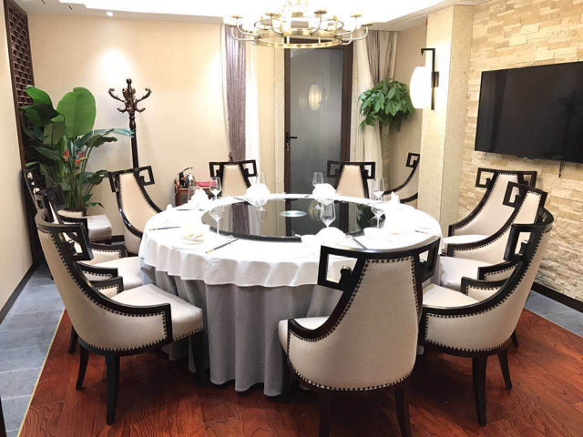 歪？别的小朋友都去吃好吃的了，你啥时候带我去啊？