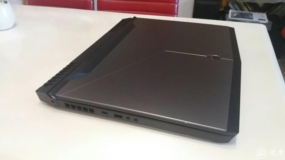 外星人m17r4顶配深度评测,戴尔外星人i718寸顶配红开箱
