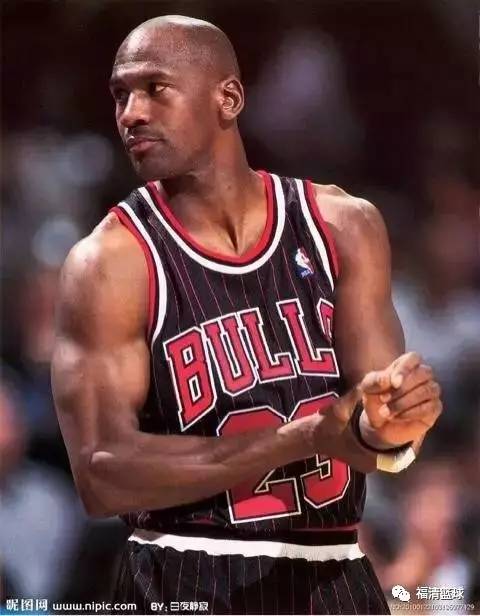 篮球位置1-5号位代表球员,篮球四号位的战术地位