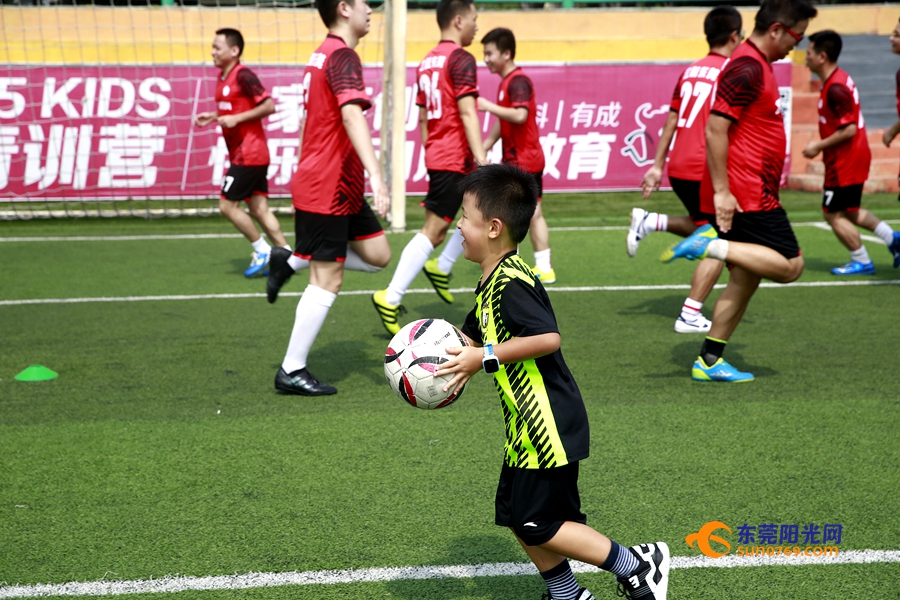 校友齐聚燃热血青春第二届东莞全国高校校友足球联赛开波