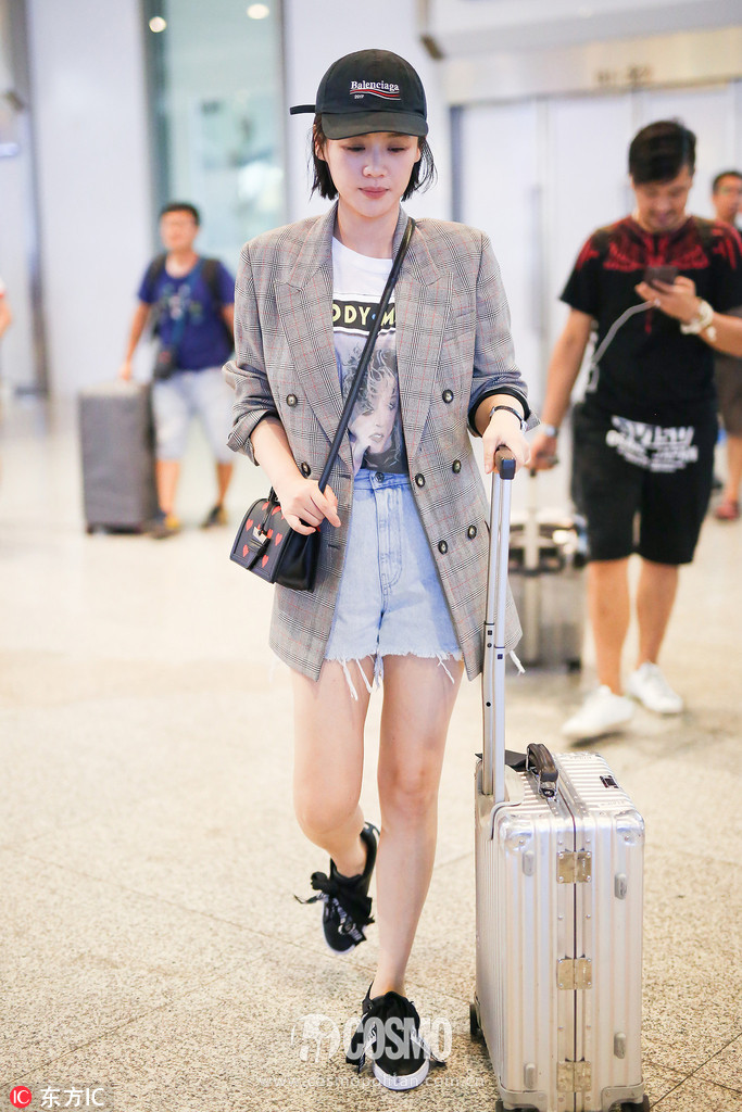 杨幂和马思纯,杨幂下半身失踪西装