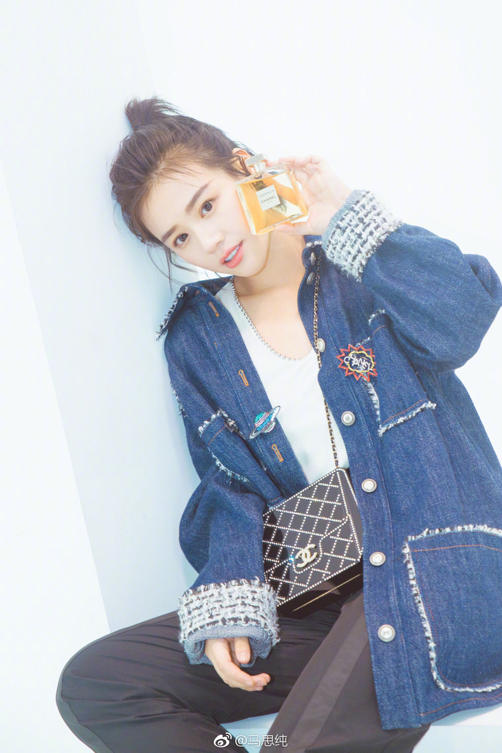 杨幂和马思纯,杨幂下半身失踪西装