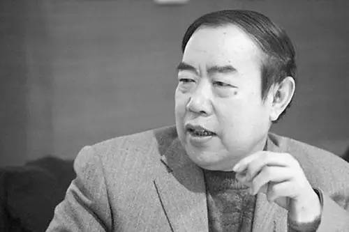 贾平凹的人生经历和创作背景,贾平凹我偷偷地碰了你一下