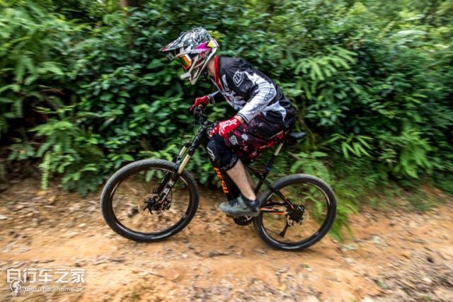 快到10毫秒——来亚洲自行车展现场试骑倍速E-BIKE