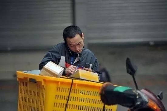 煎饼摊真的轻松月入三万,煎饼大妈月收入三万你也想试试吗