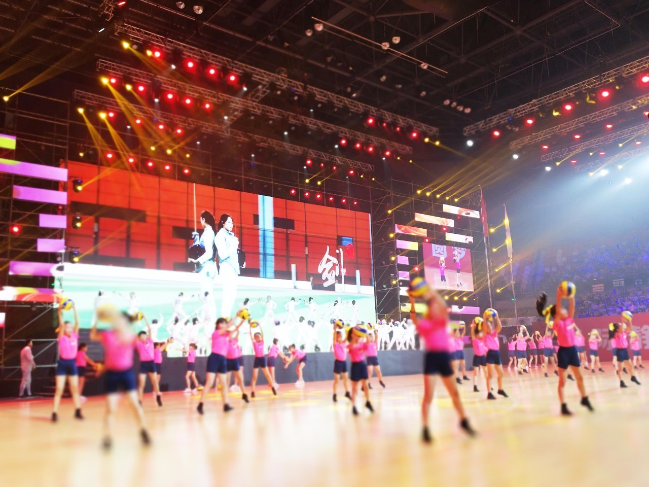 新静安第一届运动会开幕式,静安新体育中心活动看台